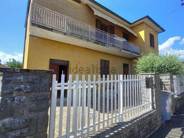 Villetta indipendente in vendita di 210 m² in Via Romana