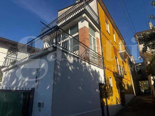 Villetta indipendente in vendita di 210 m² in Via Ragosta