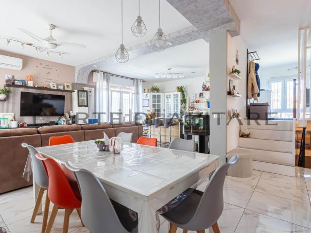 Villetta indipendente in vendita di 210 m² in Via Risorgimento