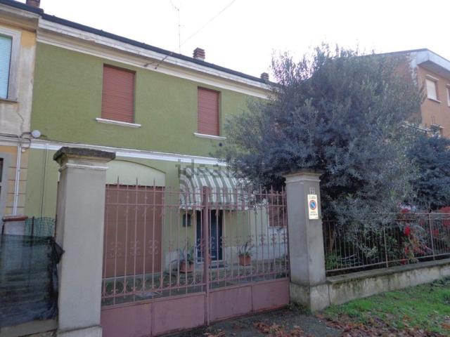 Villetta indipendente in vendita di 210 m² in Via U. Foscolo