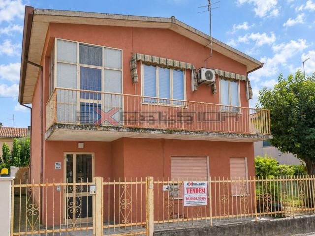 Villetta indipendente in vendita di 210 m² in Via Umberto I&apos , 2