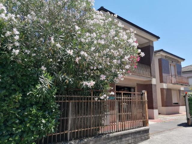 Villetta indipendente in vendita di 210 m² in Via Vado del Tufo, 87