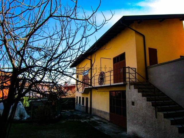 Villetta indipendente in vendita di 210 m² in Via verdi