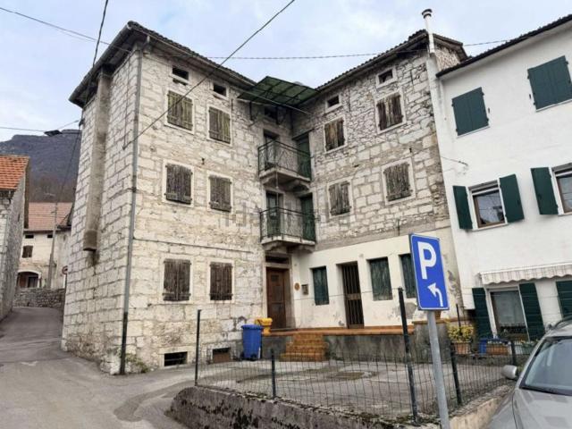 Villetta indipendente in vendita di 210 m² in Frazione Casan, 42
