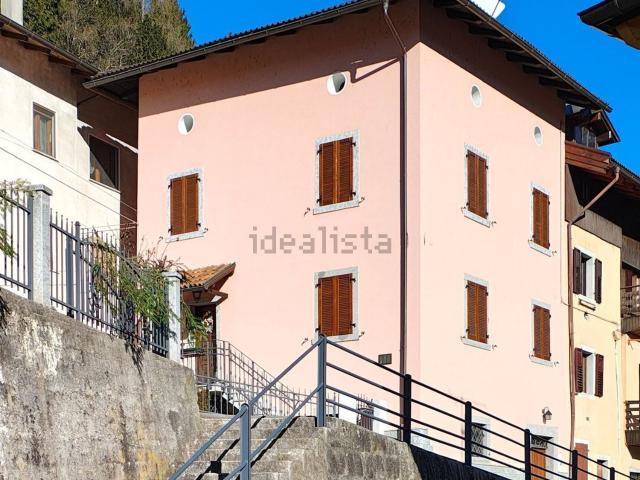 Villetta indipendente in vendita di 210 m² in Frazione Mortaso, 46