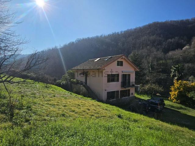 Villetta indipendente in vendita di 210 m² in Località CASA MOLINARI, 116