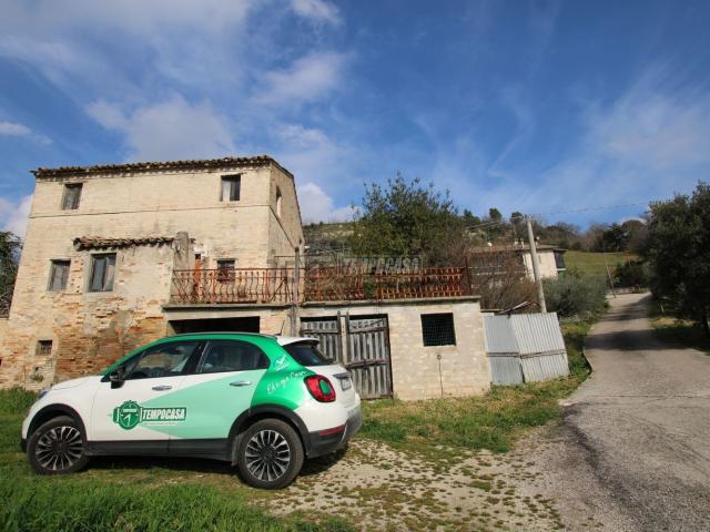 Villetta indipendente in vendita di 210 m² in Strada Communale Bore di Tenna, 25
