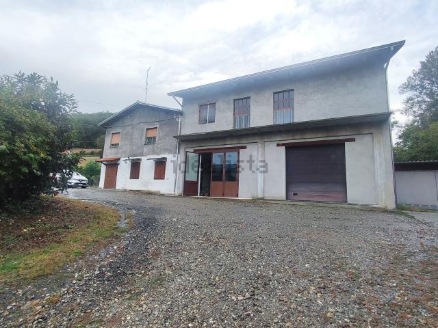 Villetta indipendente in vendita di 210 m² in Strada di Berzola