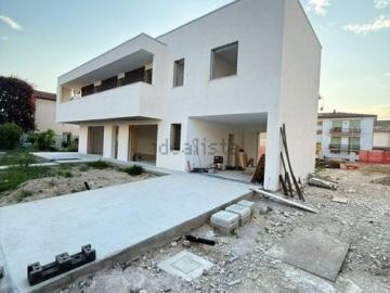 Villetta indipendente in vendita di 211 m² in Via Alcide de Gasperi