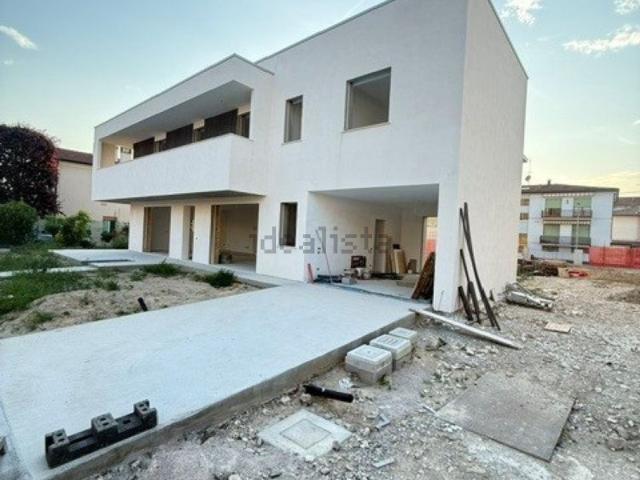 Villetta indipendente in vendita di 211 m² in Via Alcide de Gasperi