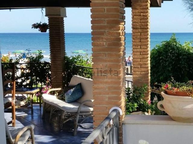 Villetta indipendente in vendita di 211 m² in Via Pontina