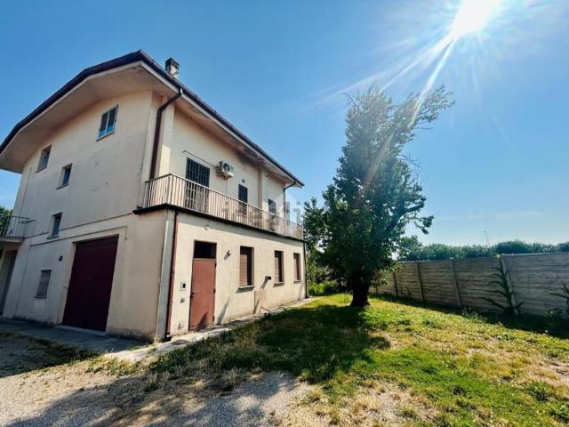 Villetta indipendente in vendita di 211 m² in Via Pisa