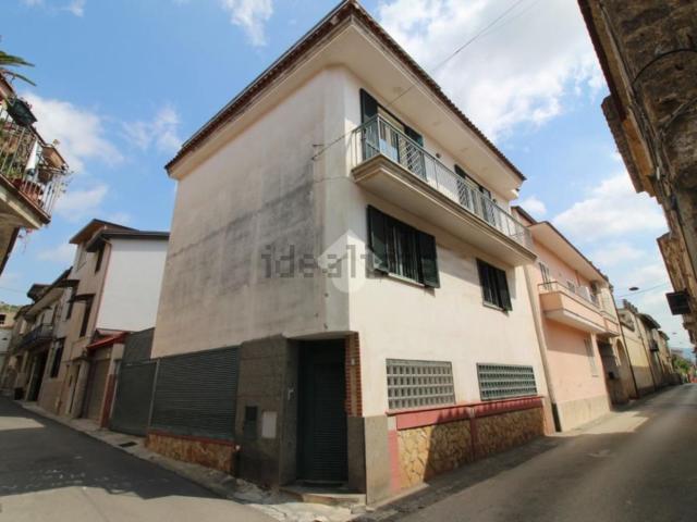 Villetta indipendente in vendita di 211 m² in Via XXV Aprile, 7