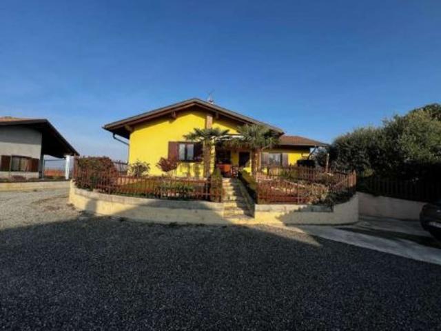Villetta indipendente in vendita di 212 m² in Via Amendola, 32