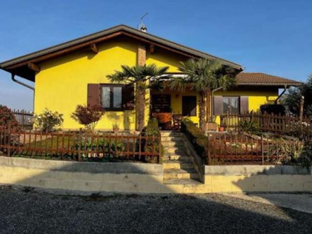 Villetta indipendente in vendita di 212 m² in Via Amendola, 32