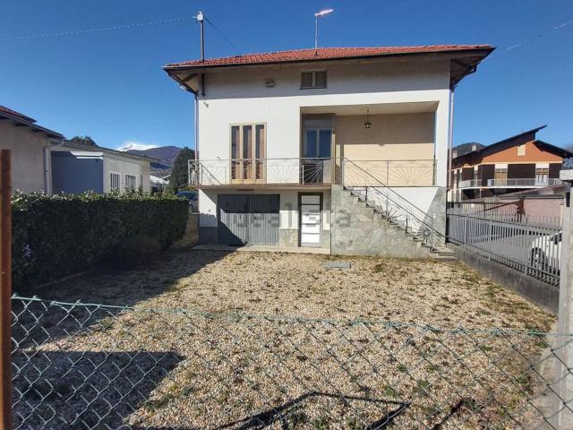 Villetta indipendente in vendita di 212 m² in Via Giovanni Viviani, 8