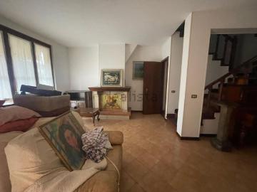 Villetta indipendente in vendita di 212 m² in Via Marzioli