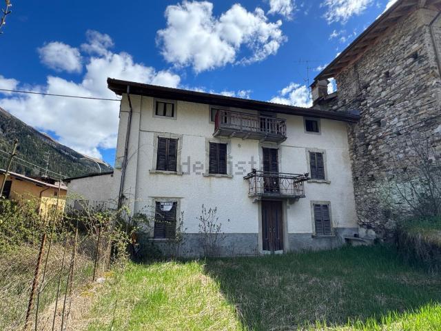 Villetta indipendente in vendita di 212 m² in Via Serta, 16