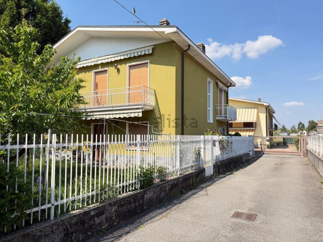 Villetta indipendente in vendita di 212 m² in Via V. Bellini, 38