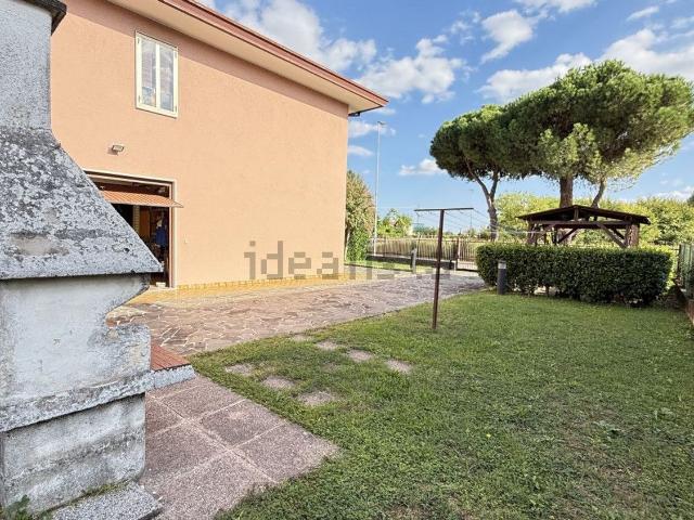 Villetta indipendente in vendita di 213 m² in Via Ca&apos  Silvestri