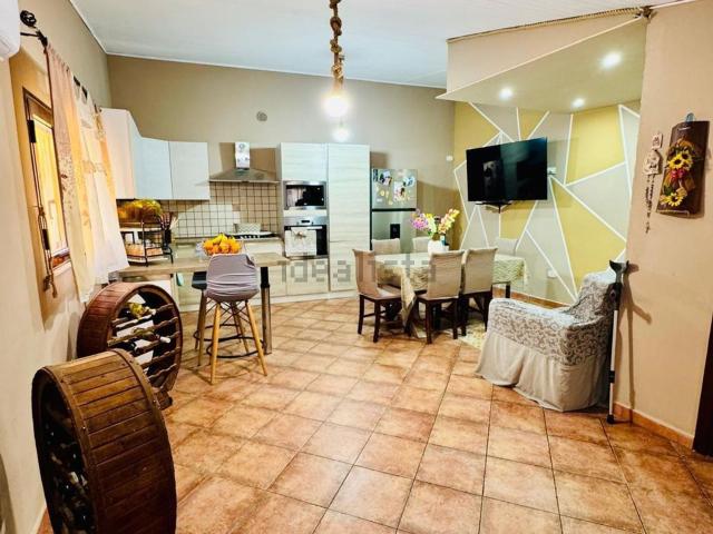 Villetta indipendente in vendita di 213 m² in Via Montagnola