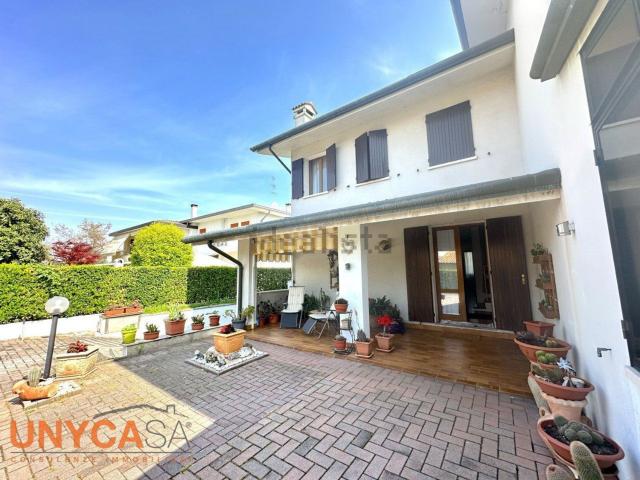 Villetta indipendente in vendita di 213 m² in Via Veneto