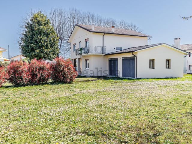Villetta indipendente in vendita di 214 m²
