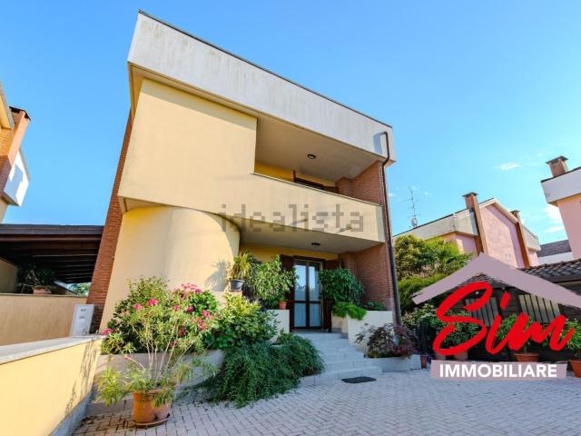 Villetta indipendente in vendita di 214 m² in Via Colli Don Ernesto
