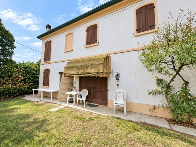 Villetta indipendente in vendita di 214 m² in Via Ca&apos  Varoli, 8