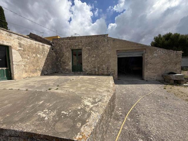 Villetta indipendente in vendita di 214 m² in Via Antonino Manzo