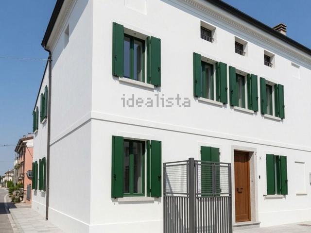 Villetta indipendente in vendita di 214 m² in Via Dante Alighieri, 31