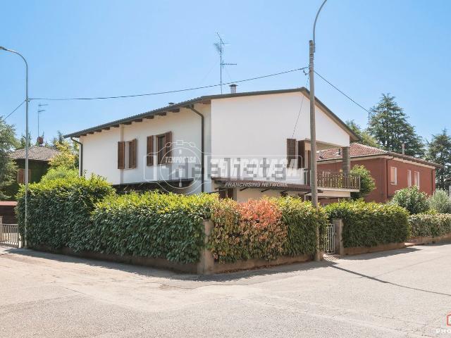 Villetta indipendente in vendita di 214 m² in Via Fernando Rovinetti