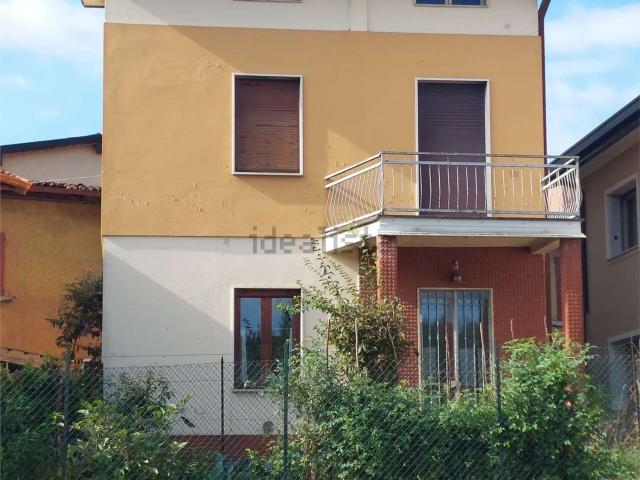 Villetta indipendente in vendita di 214 m² in Via Fratelli Scalvini