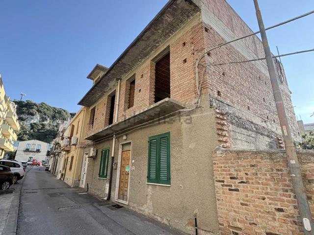 Villetta indipendente in vendita di 214 m² in Via Lifia