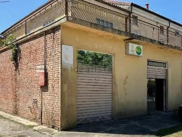 Villetta indipendente in vendita di 214 m² in Via Lino Cavallari, 9