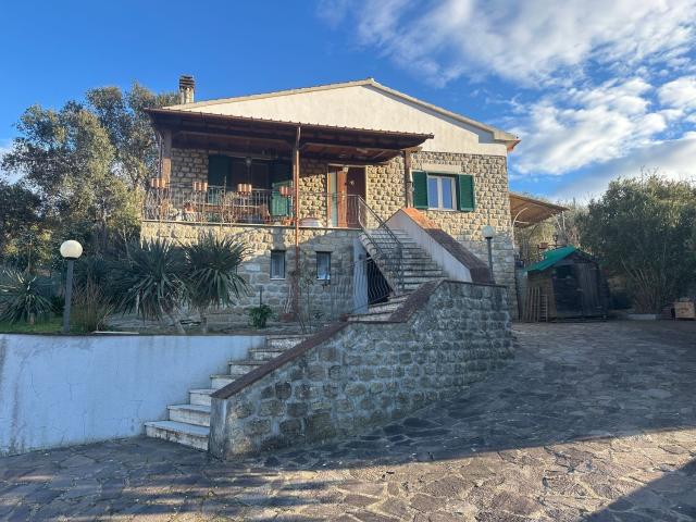 Villetta indipendente in vendita di 214 m² in Via Nuova, 29