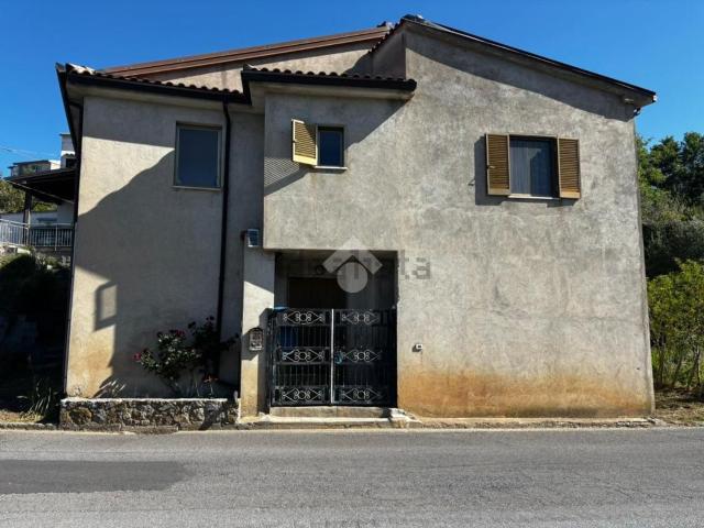 Villetta indipendente in vendita di 214 m² in Contrada Carpine, 4