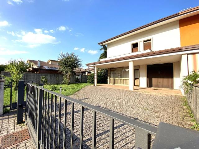 Villetta indipendente in vendita di 215 m²