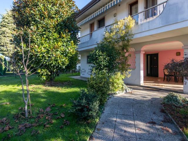 Villetta indipendente in vendita di 215 m²