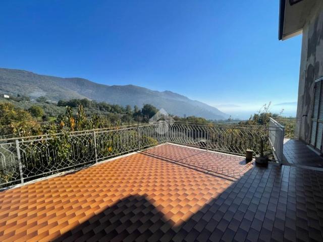 Villetta indipendente in vendita di 215 m²