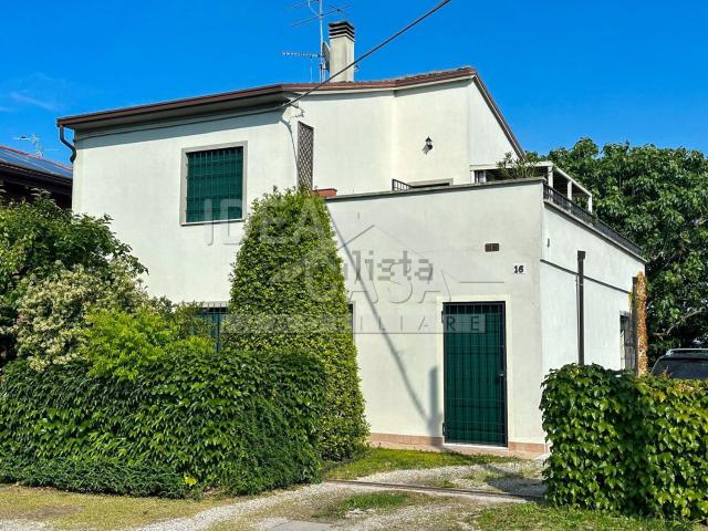 Villetta indipendente in vendita di 215 m² in Via Canalazzo Cascinetta, 16