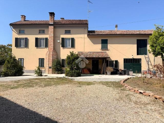 Villetta indipendente in vendita di 215 m² in Via Castelnuovo, 40