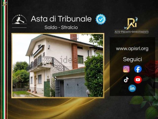 Villetta indipendente in vendita di 215 m² in Via Dante Alighieri, 42