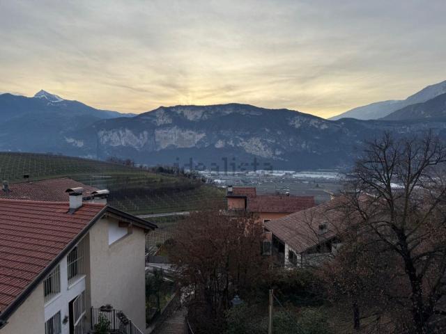 Villetta indipendente in vendita di 215 m² in Via del Dos de la Luna