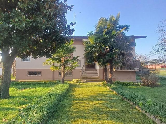 Villetta indipendente in vendita di 215 m² in Via della Vittoria