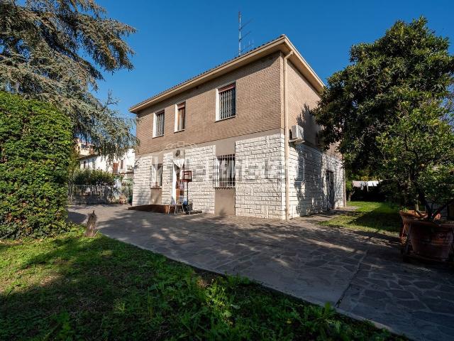 Villetta indipendente in vendita di 215 m² in Via Filanda Vecchia, 72