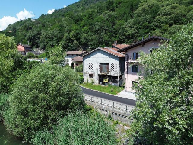 Villetta indipendente in vendita di 215 m² in Via Locofontana