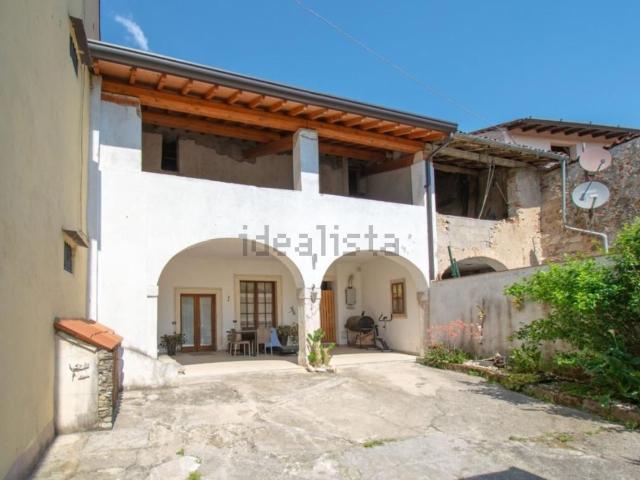 Villetta indipendente in vendita di 215 m² in Via Leutelmonte, 1