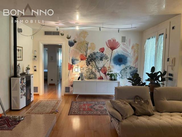 Villetta indipendente in vendita di 215 m² in Via Monte Grappa