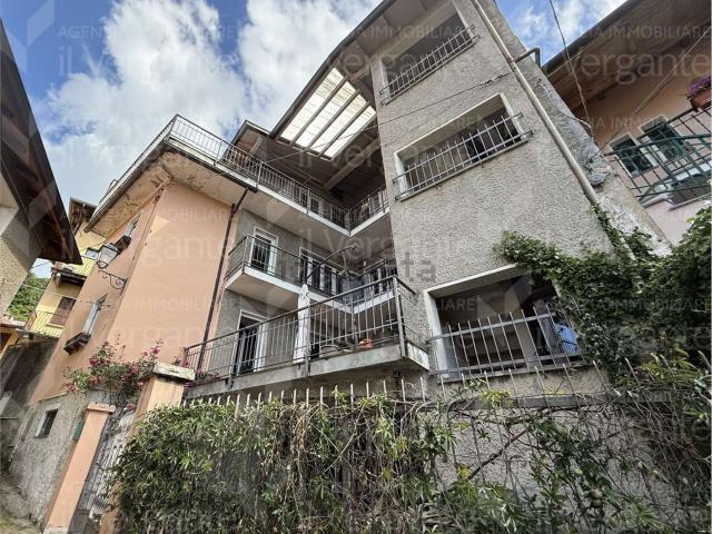 Villetta indipendente in vendita di 215 m² in Via Nazionale, 22